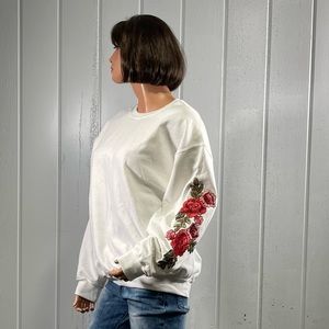 *Gildan Women's White Long Sleeve Embroidered Sweater Sz M